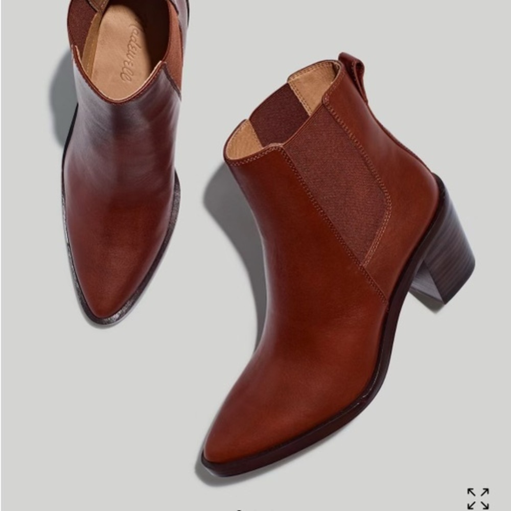 Madewell-The Elspeth Chelsea Boot
Size 7